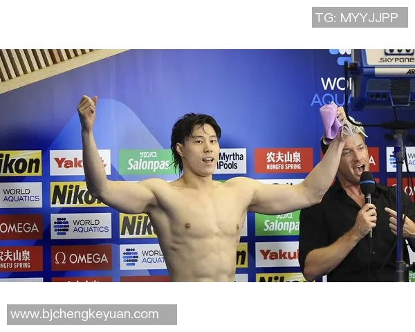 男子游泳明星的巅峰之路：从青涩起步到世界冠军的辉煌征程